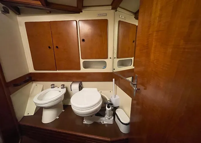 船屋 Sailboat On Board 卡塔尼亚