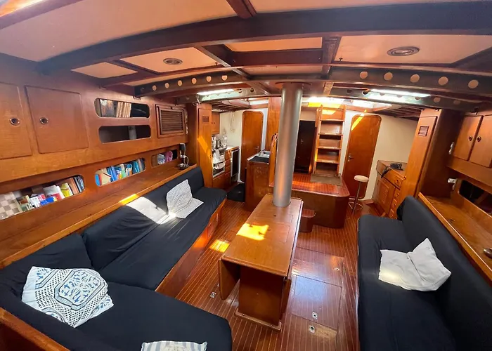 Sailboat On Board 卡塔尼亚