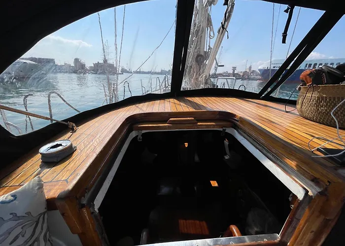 Sailboat On Board 船屋