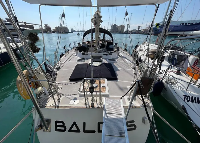 Sailboat On Board 船屋 卡塔尼亚