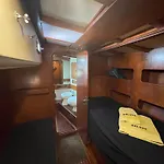 Sailboat On Board Bateau-hôtel