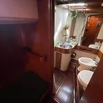 Sailboat On Board Bateau-hôtel