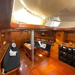 Sailboat On Board Bateau-hôtel Catane
