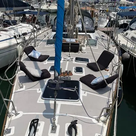 Sailboat On Board * كاتانيا