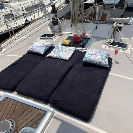Hotel en barco Sailboat On Board