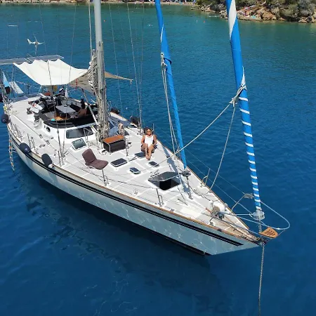 Sailboat On Board Hotel en barco *