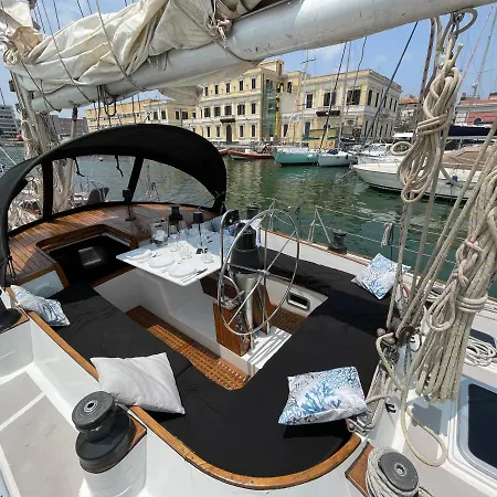 Sailboat On Board Hotel en barco Catania