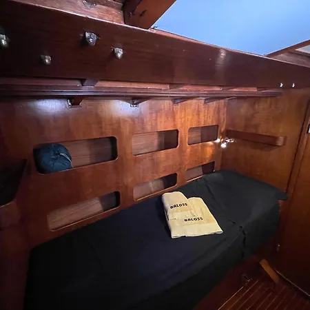 Hotel en barco Sailboat On Board