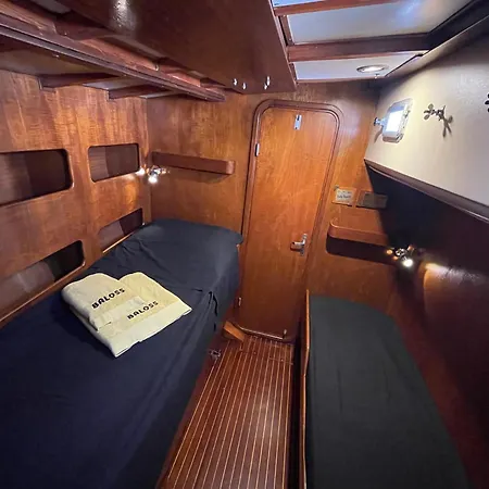 Hotel en barco Sailboat On Board