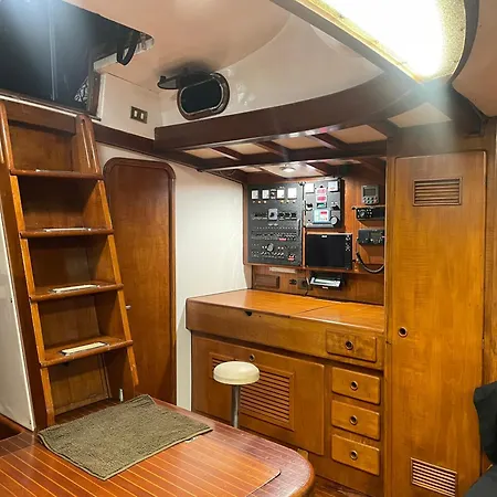 Hotel en barco Sailboat On Board *