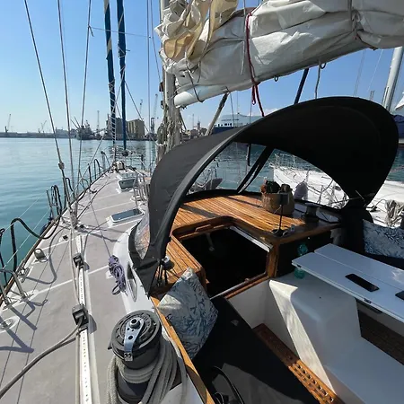 Hotel en barco Sailboat On Board