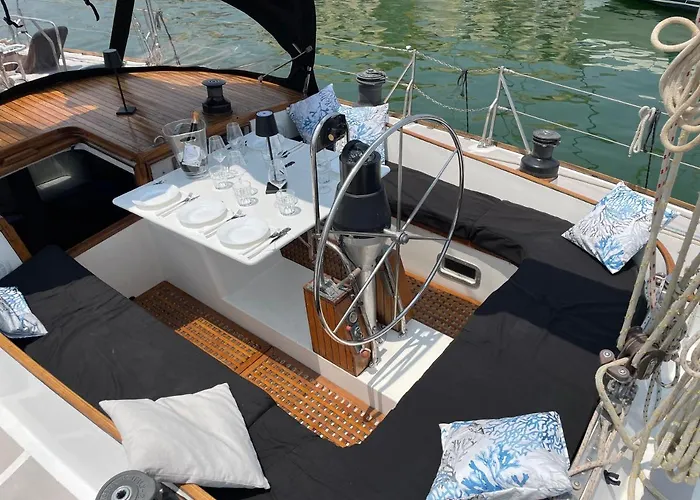 Úszó hotel Sailboat On Board *